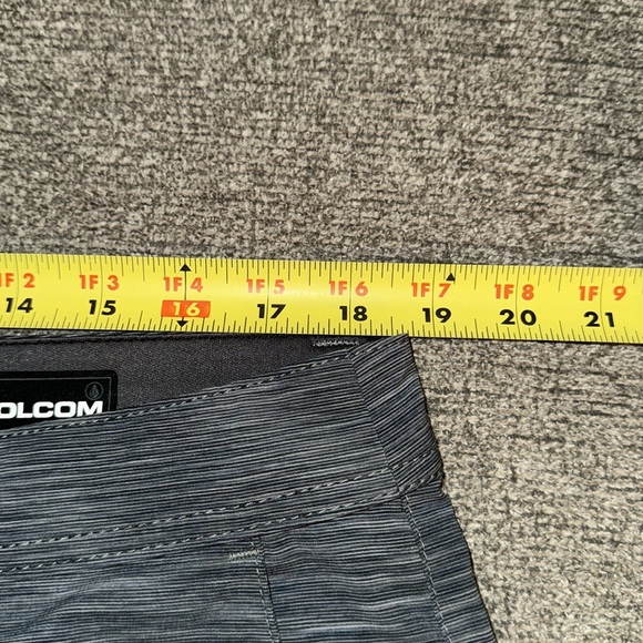 Volcom Shorts - Picture 4 of 8